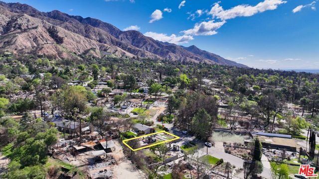 3511 Glenrose Avenue, Altadena CA: https://media.crmls.org/mediaz/34a43d7c-1b43-4c2f-ac42-0d8a7efd145d.jpg