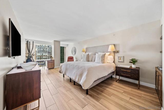 1780 Avenida Del Mundo, Coronado CA: https://media.crmls.org/mediaz/34a46be8-4ca3-4925-bde2-2268113dbd7b.jpg