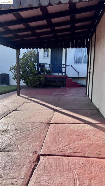 2526 64th Ave, Oakland CA: https://media.crmls.org/mediaz/34a4b70f-dc06-400f-8da2-eaa2513e3e6a.jpg