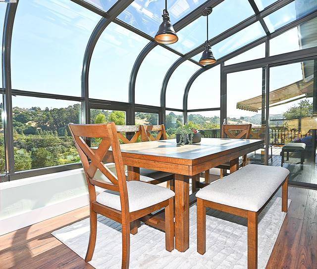 5295 Winifred Dr, Castro Valley CA: https://media.crmls.org/mediaz/34a4eb0b-3ebf-4f0b-bcaf-2f204766d0c4.jpg
