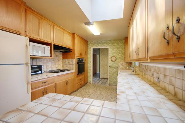 3810 Grove Avenue, Palo Alto CA: https://media.crmls.org/mediaz/34a5537b-f182-436c-b4f3-efce8acf59d4.jpg