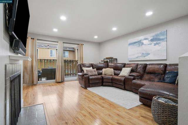 9025 Alcosta Blvd, San Ramon CA: https://media.crmls.org/mediaz/34a569ef-c5b3-4a5b-b0ff-50f8a1bdd177.jpg