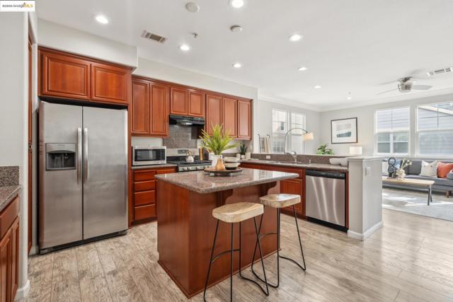 711 Summer Ln, Richmond CA: https://media.crmls.org/mediaz/34a5742e-060a-491e-85c9-e3f972668108.jpg