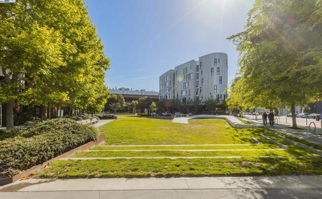 999 16Th St, San Francisco CA: https://media.crmls.org/mediaz/34a58b63-bf9d-4c6e-a69a-e52df87727f5.jpg