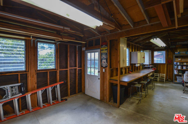 11136 Lucerne Avenue, Culver City CA: https://media.crmls.org/mediaz/34a60293-7577-41f1-a073-f93f9d87d4ee.jpg
