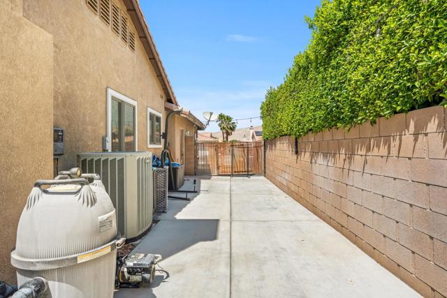69867 Kent Place, Cathedral City CA: https://media.crmls.org/mediaz/34a60cc3-5172-45cc-ba7c-739eac67347c.jpg