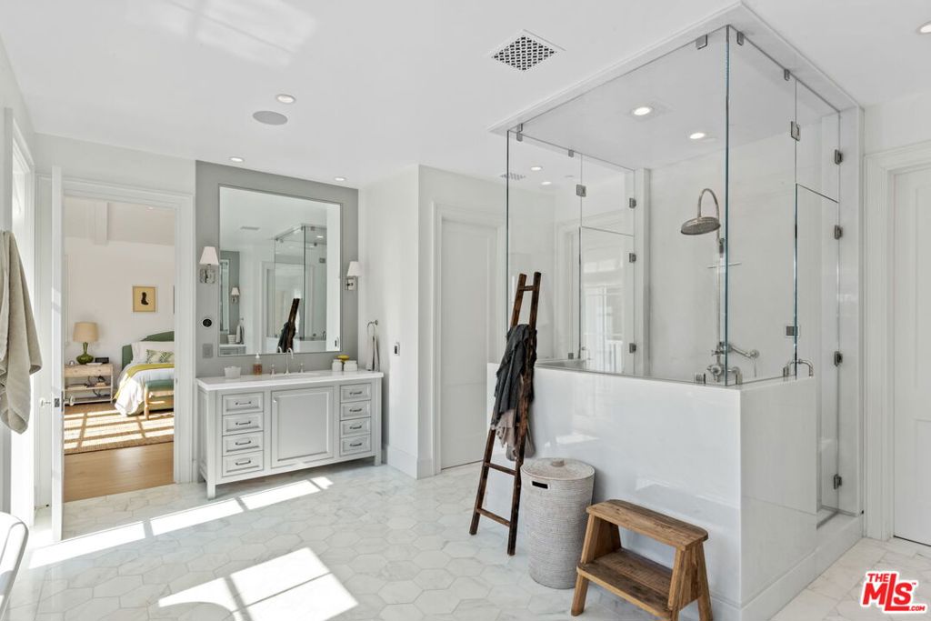 MLS #26875373 image #22