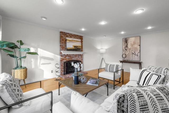 2741 Doverton Square, Mountain View CA: https://media.crmls.org/mediaz/34a61b6a-9e8b-4063-b704-ecaf727fd6db.jpg