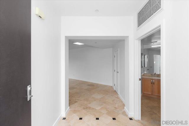 5490 La Jolla Blvd, La Jolla CA: https://media.crmls.org/mediaz/34a6324d-db88-4591-8500-e6540527eece.jpg
