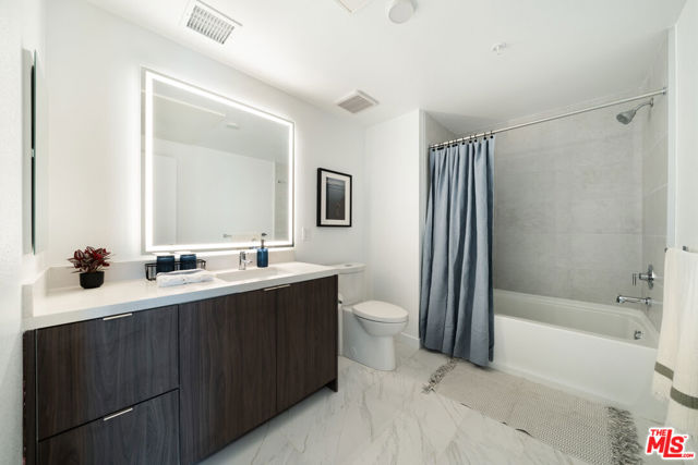 800 Western Avenue, Los Angeles CA: https://media.crmls.org/mediaz/34a683d7-d5e7-4568-ba67-3a005f2f6e94.jpg