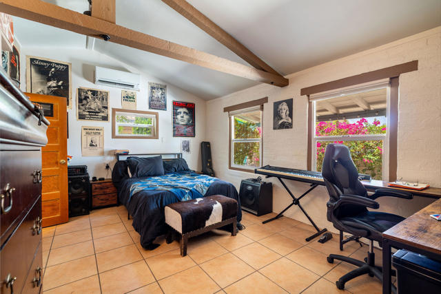 689 E Camino Parocela, Palm Springs CA: https://media.crmls.org/mediaz/34a6da37-c5fa-409d-827d-7eab6975d5ef.jpg