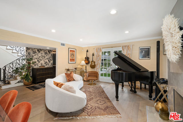 3156 Dona Emilia Drive, Studio City CA: https://media.crmls.org/mediaz/34a6e24a-d200-49e9-b375-b0d857242ca5.jpg