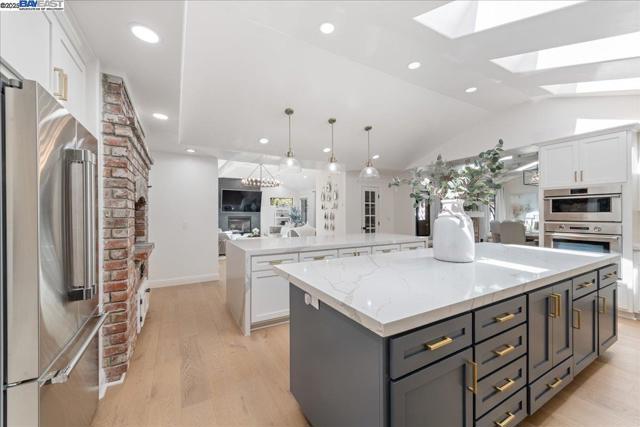 325 Crest Ave, Alamo CA: https://media.crmls.org/mediaz/34a738a1-6831-4b1e-82dc-398143447cbe.jpg