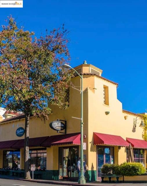 567 Oakland Ave., Oakland CA: https://media.crmls.org/mediaz/34a814c8-3e03-4fc7-b4f2-7fd9a1eb65d6.jpg