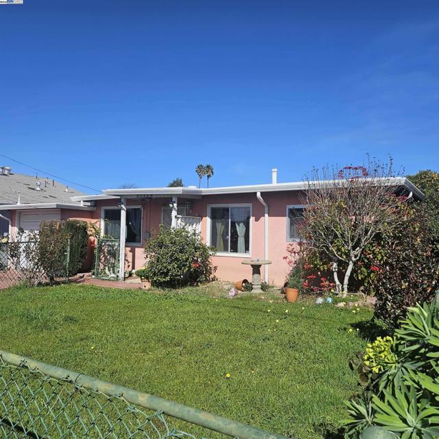 37114 Dondero Way, Fremont CA: https://media.crmls.org/mediaz/34a86695-fc26-419d-9e70-67ea8eb14213.jpg