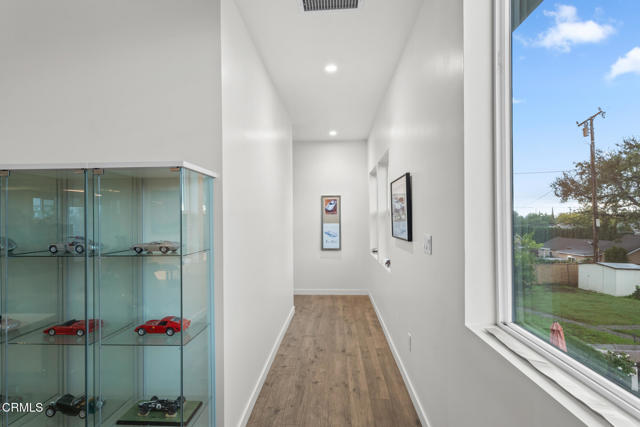 1818 New York Drive, Altadena CA: https://media.crmls.org/mediaz/34a873ba-67d0-4c4f-be0b-4c3413714353.jpg