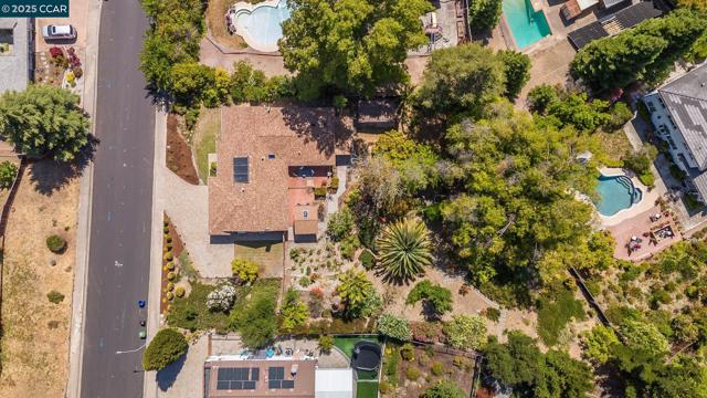 3824 Via Granada, Moraga CA: https://media.crmls.org/mediaz/34a96ded-5433-4e6c-91c1-bd3a23a2eb22.jpg