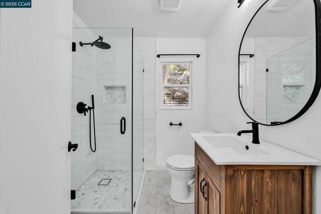 205 Castle Hill Ranch Rd, Walnut Creek CA: https://media.crmls.org/mediaz/34a996d0-8310-4950-bb4b-ab42c3bb0f47.jpg