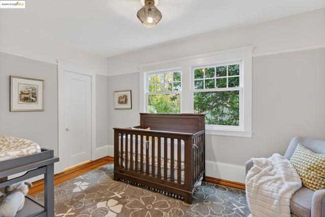 541 Boulevard Way, Piedmont CA: https://media.crmls.org/mediaz/34a9c396-a700-4118-a4b5-5d6ff5c2ebee.jpg