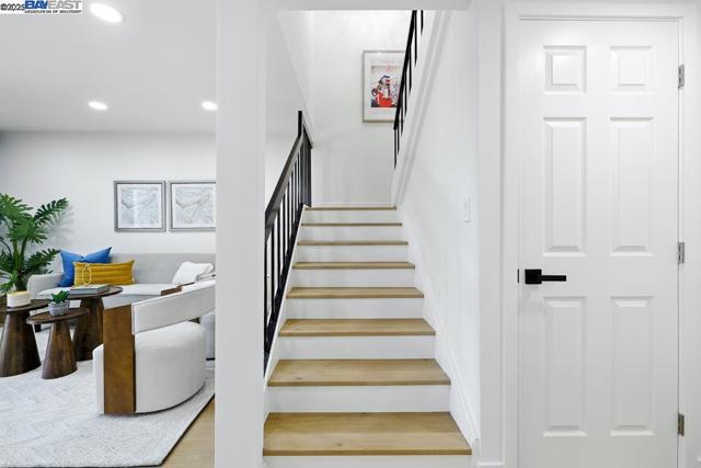 739 Aries Ln, Foster City CA: https://media.crmls.org/mediaz/34a9e127-7aa6-4683-b9ac-4660d1440291.jpg