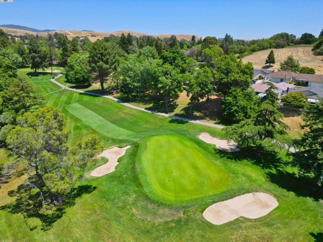 727 Paradise Valley Ct, Danville CA: https://media.crmls.org/mediaz/34aa4c77-e509-4961-aafe-33fd88e4c958.jpg