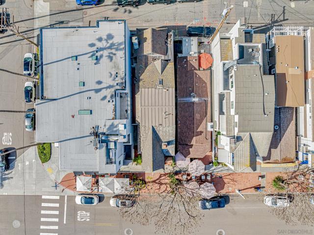 2210 Avenida De La Playa, La Jolla CA: https://media.crmls.org/mediaz/34aa999f-a4cb-4de4-8aac-b29181d8b244.jpg
