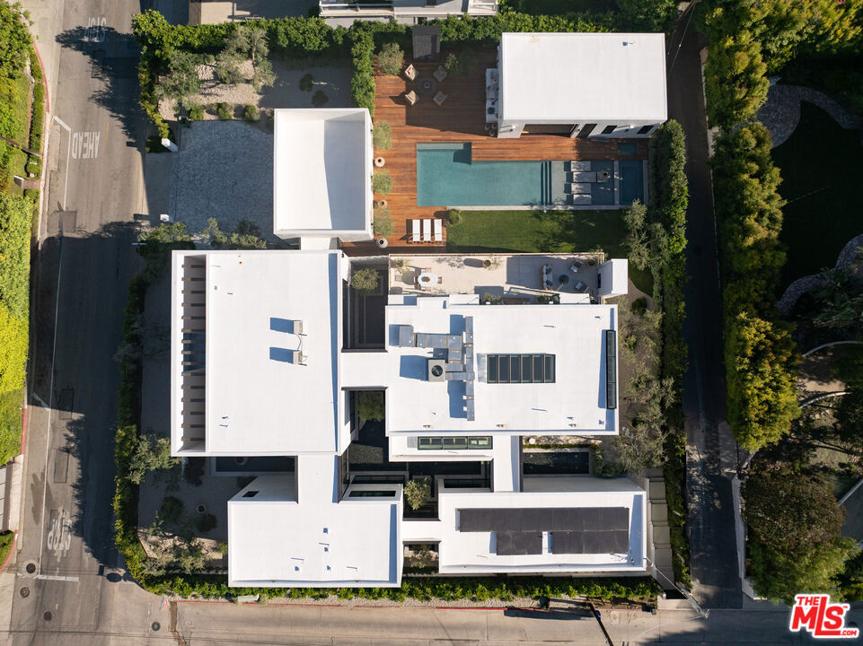 https://media.crmls.org/mediaz/34ab0484-5826-4fd0-9605-c7f9925c8192.jpg?preset=X-Large
