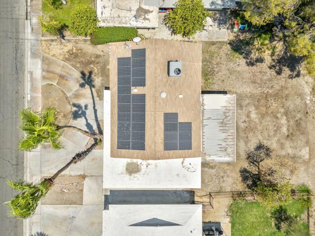 42660 Wisconsin Avenue, Palm Desert CA: https://media.crmls.org/mediaz/34ab9da1-a8c5-4643-85fa-053e5c852bea.jpg