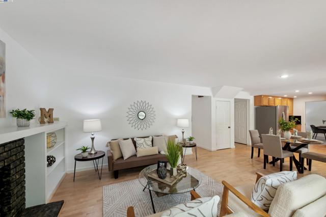 8658 Fenwick Way, Dublin CA: https://media.crmls.org/mediaz/34abb21b-3cc4-4cfb-9408-f081b22ba3cb.jpg