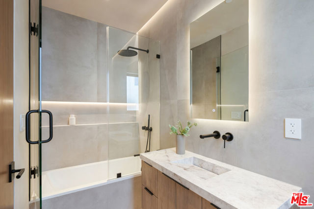 3731 Wasatch Avenue, Los Angeles CA: https://media.crmls.org/mediaz/34abd9ce-842c-4617-8290-86de4931fe26.jpg