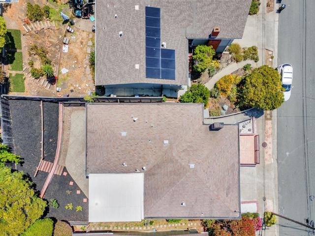 6919 Wilson Way, El Cerrito CA: https://media.crmls.org/mediaz/34abf05b-543a-4820-b6e7-d3fac80f975f.jpg