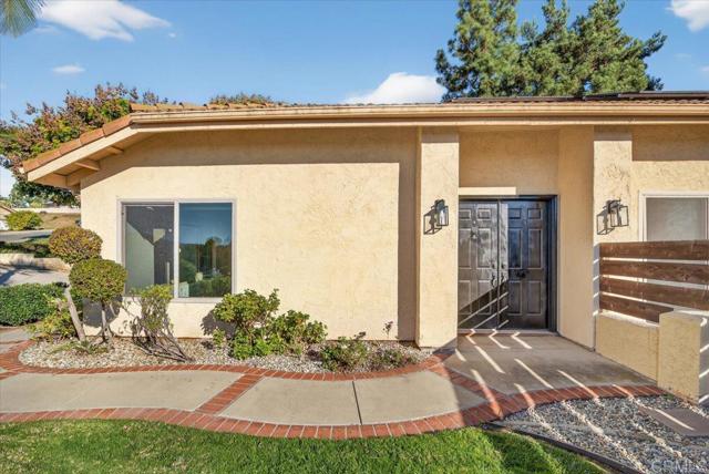 Detail Gallery Image 4 of 42 For 135 Neptune Pl, Escondido,  CA 92026 - 3 Beds | 2 Baths