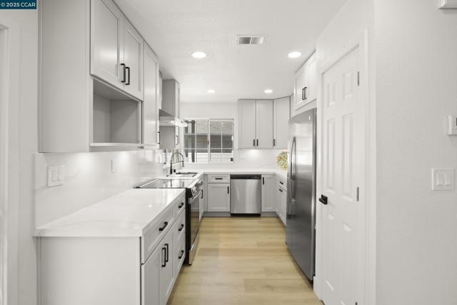 6453 Potrero Dr, Newark CA: https://media.crmls.org/mediaz/34ac90c1-3ec3-4fec-b6dd-0c22d979d911.jpg