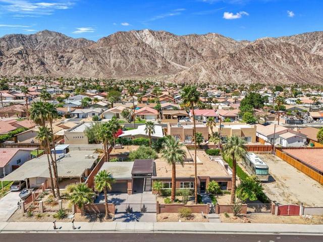 52883 Eisenhower Drive, La Quinta CA: https://media.crmls.org/mediaz/34acb1df-1485-4659-91cc-e2eec920e840.jpg