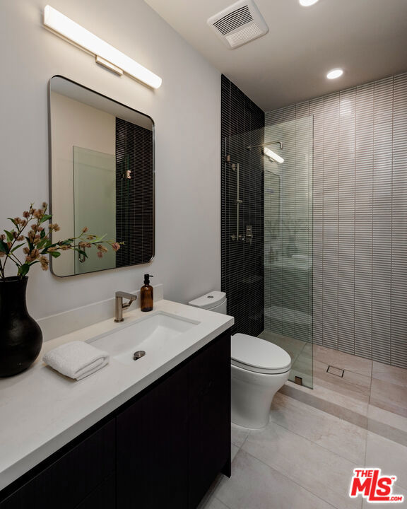 Drew Fenton | 505 Barrington Avenue Los Angeles CA | MLS: 7255319
