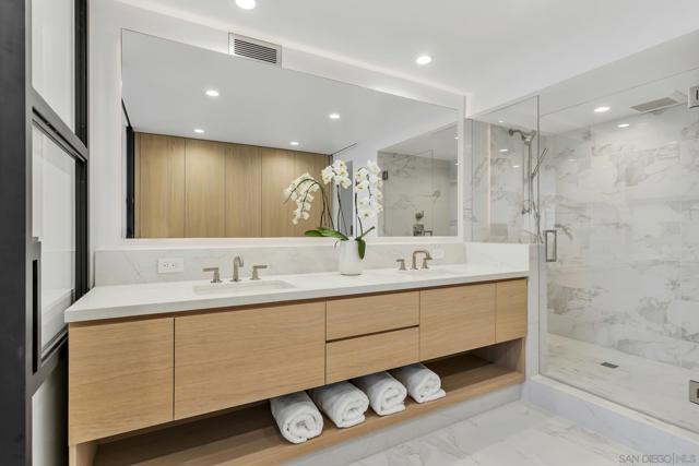 1830 Avenida Del Mundo, Coronado CA: https://media.crmls.org/mediaz/34ad48f8-e71d-4359-8d7c-5d91826d72c5.jpg