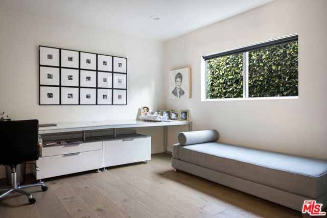 517 N Laurel Avenue, Los Angeles CA: https://media.crmls.org/mediaz/34ad7b56-9a23-4032-aaf2-f0233e2889af.jpg