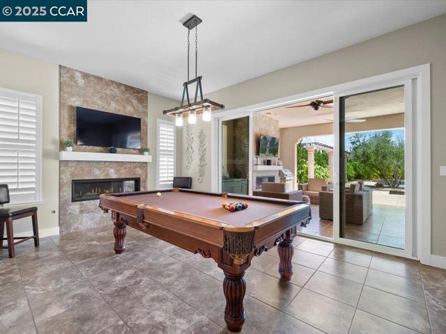 1927 Vintage Cir, Brentwood CA: https://media.crmls.org/mediaz/34adc6a7-2323-46a9-a30a-3d7427006bbb.jpg