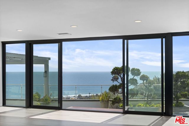 18461 Clifftop Way, Malibu CA: https://media.crmls.org/mediaz/34ae4c4a-e54c-4f5e-b2de-366e1353782f.jpg