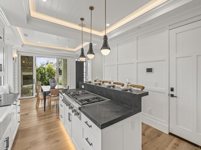 466 Westbourne St, La Jolla CA: https://media.crmls.org/mediaz/34aecf01-3520-432d-bd41-97876d9c562d.jpg