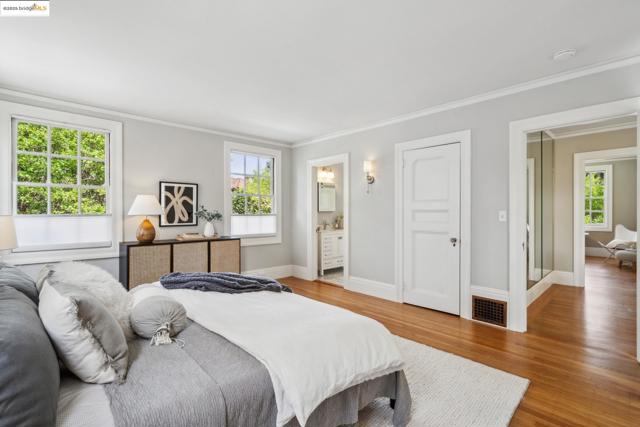 Image 31 of 56 For 858 Rosemount Rd
