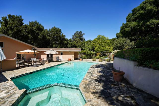42 Upper Circle, Carmel Valley CA: https://media.crmls.org/mediaz/34afc9fe-c7d3-4940-98fa-96758de3fae6.jpg