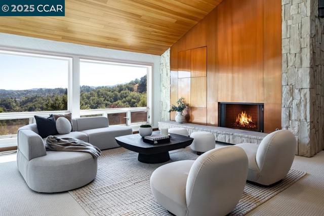 1177 Estates Dr, Lafayette CA: https://media.crmls.org/mediaz/34b02af8-a2a1-4615-9316-df66c2a22b69.jpg