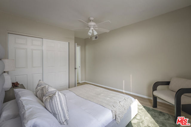 4829 Whitsett Avenue, Valley Village CA: https://media.crmls.org/mediaz/34b043aa-0859-4c16-a4ff-9fee6f6911e8.jpg