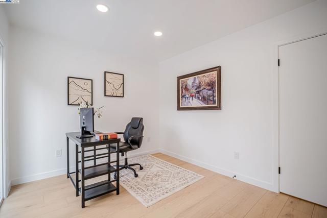 18760 Sandy Rd, Castro Valley CA: https://media.crmls.org/mediaz/34b0853e-db03-4035-9726-b170163d5a5a.jpg