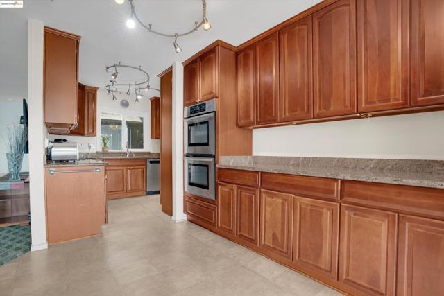 5260 Laguna Ct, Discovery Bay CA: https://media.crmls.org/mediaz/34b0ad42-a791-4c9a-b12b-263079cc5fb4.jpg