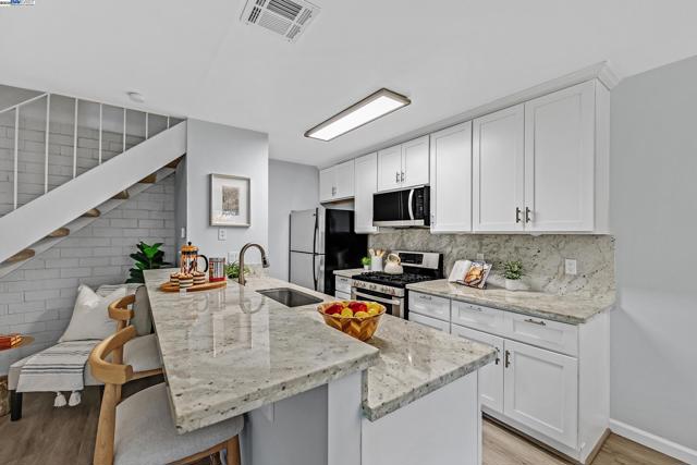 2207 Segundo Ct, Pleasanton CA: https://media.crmls.org/mediaz/34b0b60d-c0d8-47de-99f6-b53d26be6113.jpg