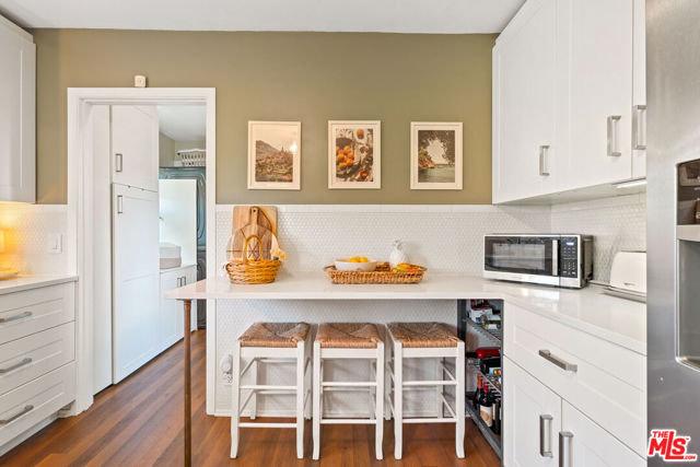 424 S Columbus Avenue, Glendale CA: https://media.crmls.org/mediaz/34b0ba33-a816-4918-bc2d-fd7d16f4cce5.jpg
