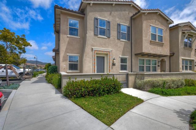 1097 Delpy View Point, Vista CA: https://media.crmls.org/mediaz/34b0d7a1-f645-4ecc-9413-d18aebf466b4.jpg
