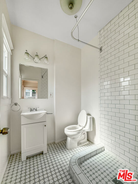 1944 Argyle Avenue, Los Angeles CA: https://media.crmls.org/mediaz/34b183d3-a87a-4d8d-81e1-adbb30875658.jpg